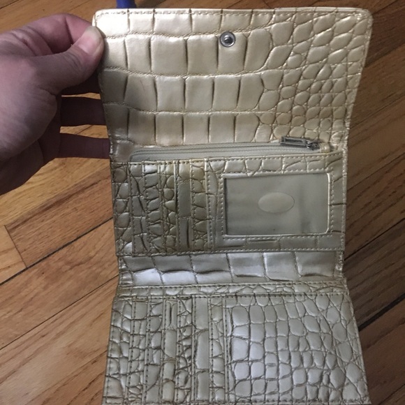 GUESS WALLET!!! - Picture 5 of 5